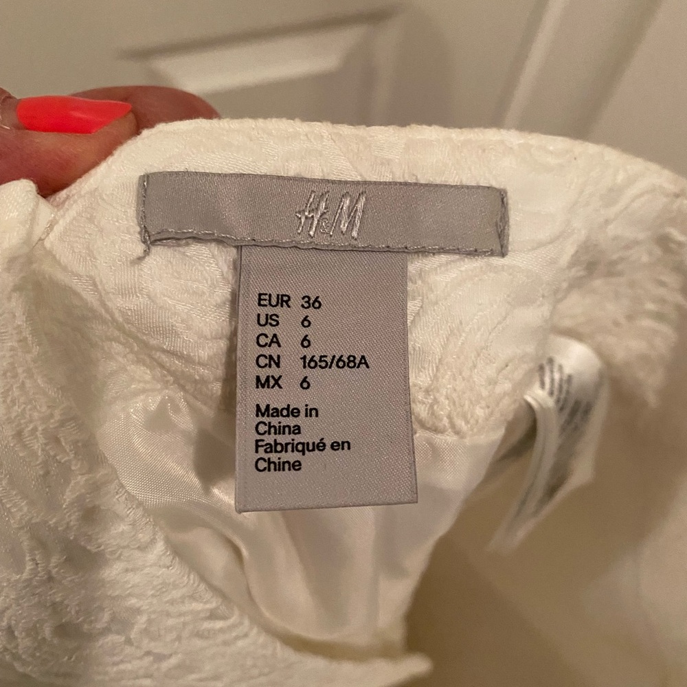 H & M lines white miniskirt